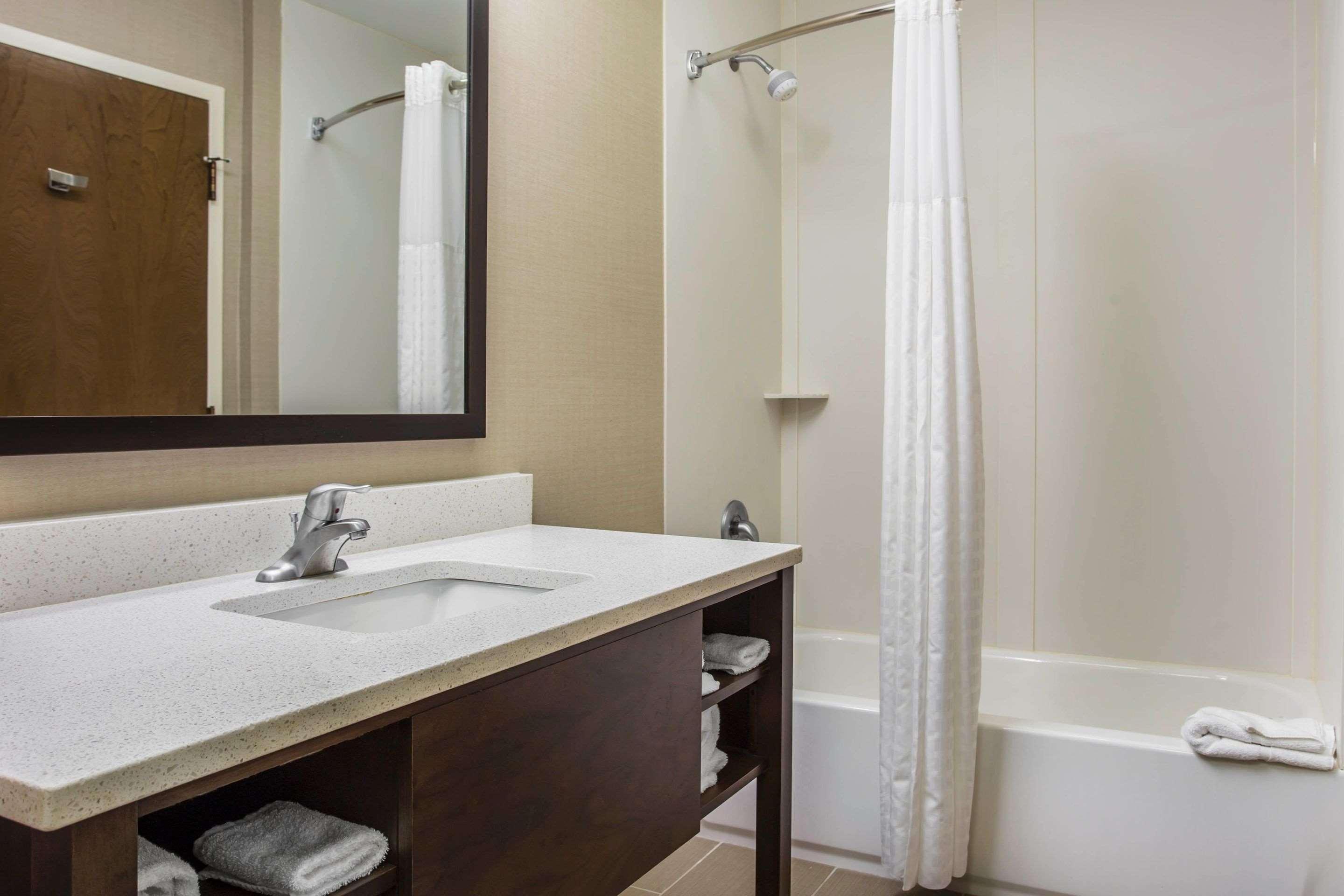Comfort Suites At Isle Of Palms Connector Mount Pleasant Bagian luar foto